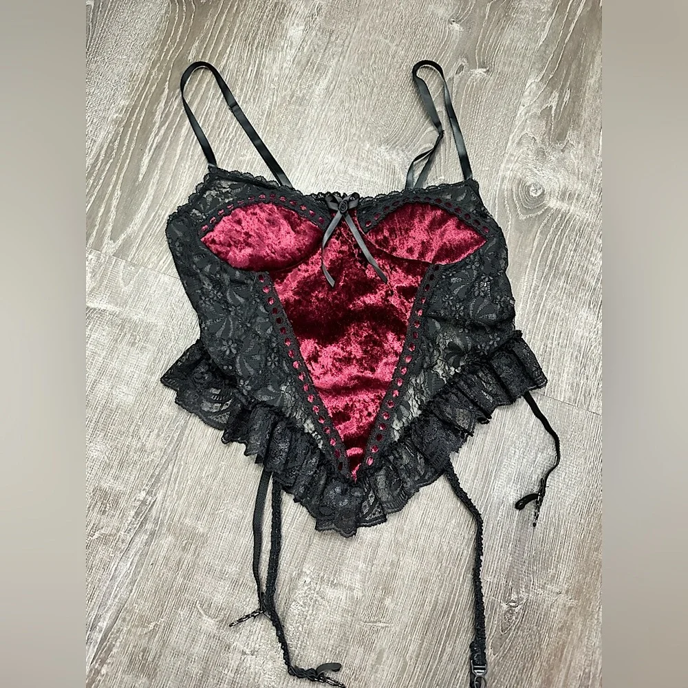 Lingerie top with clasps - Picture 1 of 6